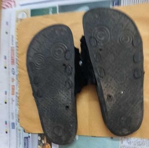 Stylish Black Pearl Slides