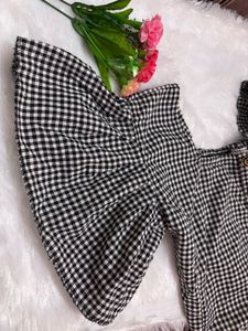 Korean Ruffle Top🎀Gingham style!