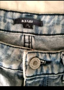 Beautiful Crop Top And Kiabi Shorts