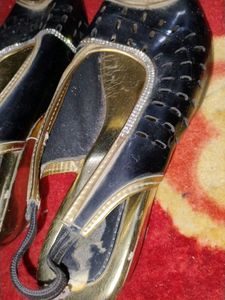 Elegant Black &amp; Gold sandal heels