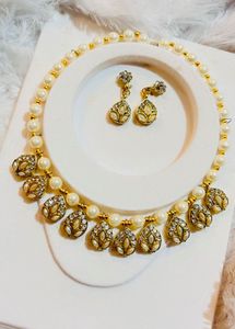 Pearl Necklace & Earring Set