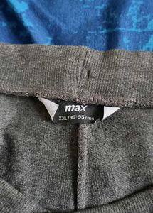 Capri Joggers with Detail
