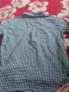 Women&#39;s Cropped Checked Black and White Shirt