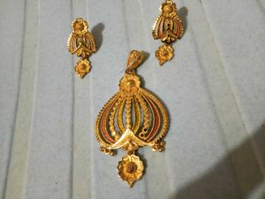 GoldTonePendantWithIntricate WovenTexture+Earrings