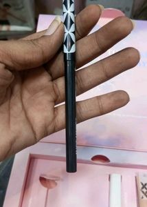 Makup Essentals Glam Box