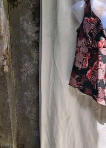 571210. Floral Print Sleeveless Top