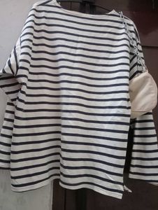 Classic Striped Sweatshirt - Cozy and Chic💗