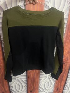 Green &amp; Black Sweatshirt