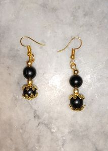 Black and golden preals necklace