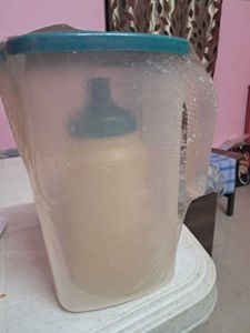 Plastic Jug And Pla stic Sipping Bottle