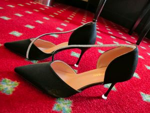 Pencil Heels 👠