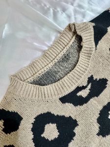 FINAL SALE 🎉 Urbanic Sweater