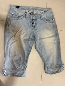 Light Wash Capri Jeans