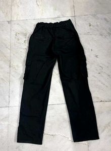 BLACK STRAIGHT FIT CARGOS 32