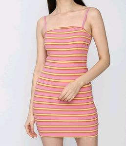 Forever 21 Pink Bodycon Dress 🌸💗🦢