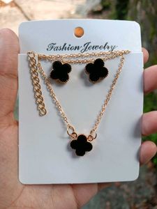 Korean Clover Necklace