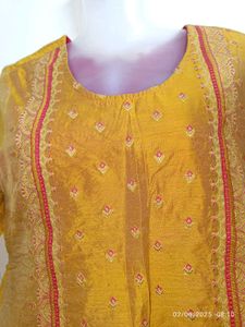 New Unused Medium Avaasa Brand Kurta