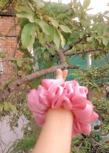 Set Of 4Multiple Colours Scrunchies 💖