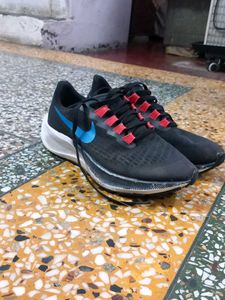 Nike Pegasus 38 - Size 9