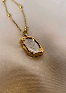 Rose Pendant Necklace