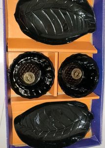 Black 🖤 Bowl With Plastic Leaf