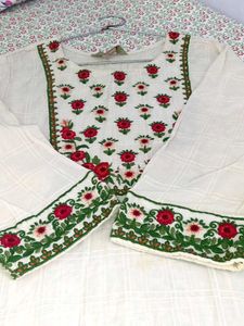 🌸 White Embroidered Kurti 🌸