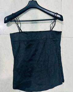 Black Minimal Strap Top With Side Chain💫