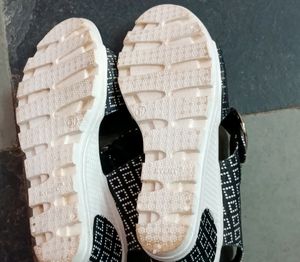 Sandals Small Hills