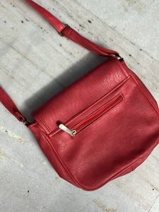 Beautiful And Stylish Sling Bag