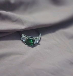 EMERALD RING (IMITATION JEWELLERY)