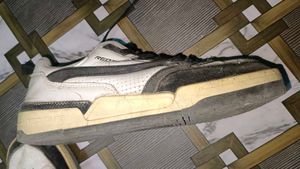 Used Sneakers condition is to good