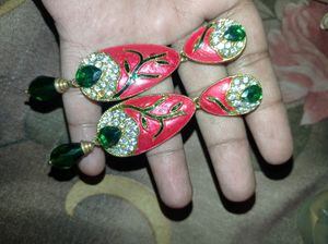 Beautiful Green And Pink Colour Earrings