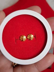 Beautiful New Flower Desine Studs
