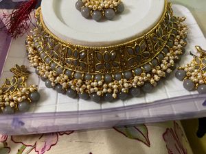 Title: Gray Pearl Earings and Bead Choker Necklace