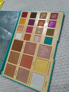 Makeup Revolution × Rachel Leary Palette