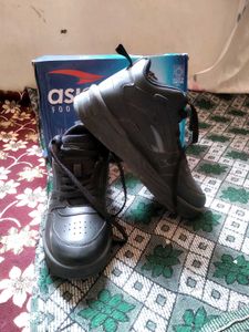 Asian Black High-Top Sneakers