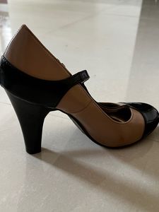 High Heels 👠 In Color Nude And Black