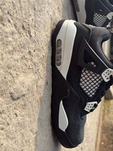 Air Jordan 4 Retro - Classic Style
