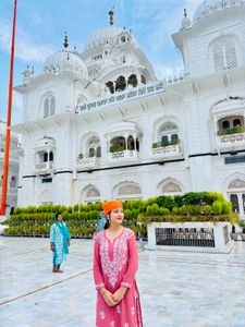 Elegant Pink Embroidered Kurta