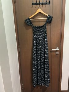Black Off-Shoulder Printed Maxi Dress – Size S