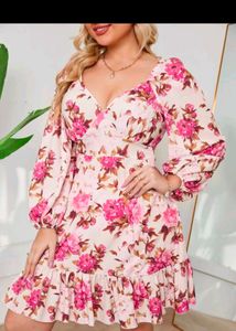 4226. SHEIN CUTE FLORAL DRESS