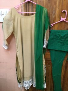 GentlyUsed Elegant Cream&amp;GreenEmbroidered KurtaSe