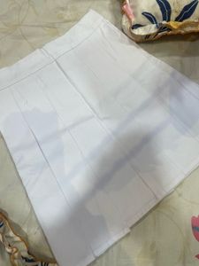 white pleated skirt!