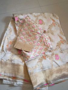 Off White 🤍 Saree