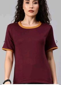 Maroon solid knitted regular top,