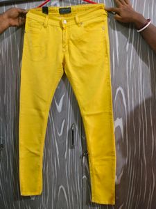 Trendy Yellow Jeans