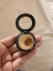 MAC Concealor NC35