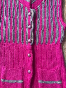 WOMEN SLEEVELESS CARDIGAN
