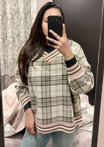 Stylish Plaid V-Neck Sweater