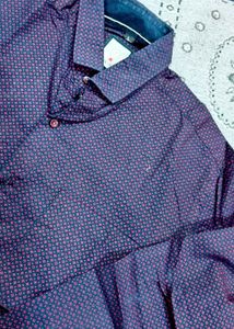 Rarely Used L Size Maroon Shirt For Sale
